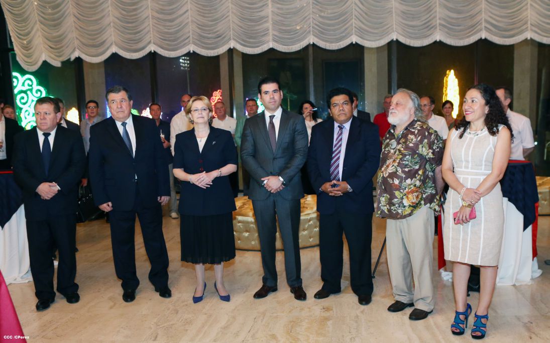 Ministra de Salud rusa desvela en Nicaragua busto del poeta Aleksandr Pushkin