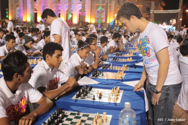 Jóvenes nicaragüenses conmemoran al Comandante Carlos con Mega Simultánea de Ajedrez