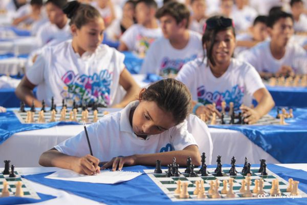 Jóvenes nicaragüenses conmemoran al Comandante Carlos con Mega Simultánea de Ajedrez