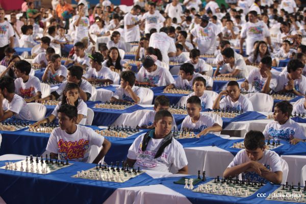 Jóvenes nicaragüenses conmemoran al Comandante Carlos con Mega Simultánea de Ajedrez