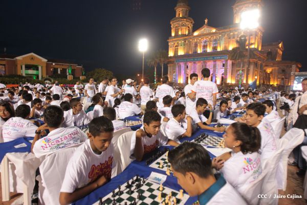 Jóvenes nicaragüenses conmemoran al Comandante Carlos con Mega Simultánea de Ajedrez