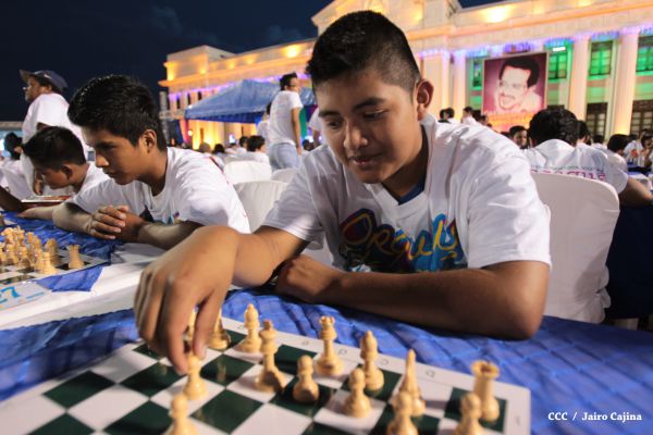 Jóvenes nicaragüenses conmemoran al Comandante Carlos con Mega Simultánea de Ajedrez