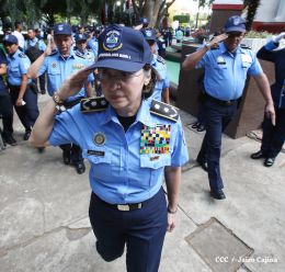 Policía Nacional coloca ofrenda floral en Homenaje al Comandante Carlos Fonseca