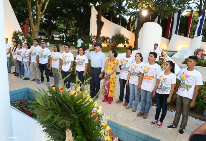 Daniel y Rosario conmemoran 39 aniversario del tránsito a la inmortalidad del Comandante Carlos Fonseca