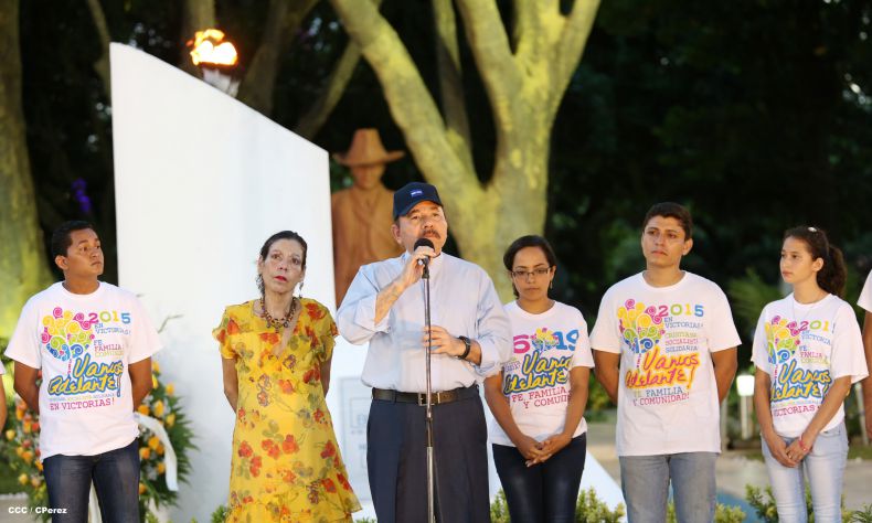 Daniel y Rosario conmemoran 39 aniversario del tránsito a la inmortalidad del Comandante Carlos Fonseca