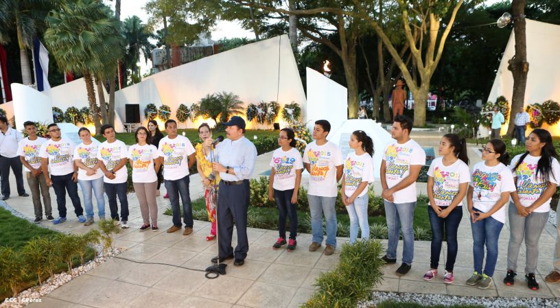 Daniel y Rosario conmemoran 39 aniversario del tránsito a la inmortalidad del Comandante Carlos Fonseca