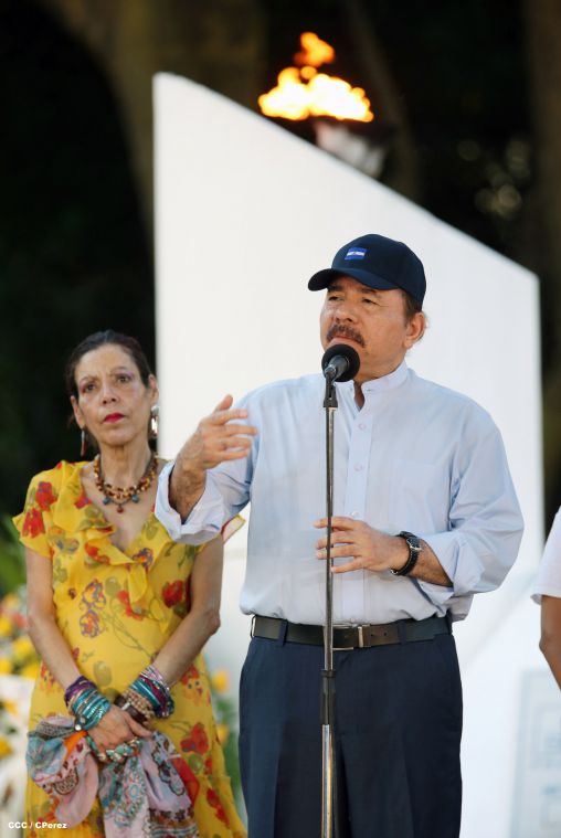 Daniel y Rosario conmemoran 39 aniversario del tránsito a la inmortalidad del Comandante Carlos Fonseca