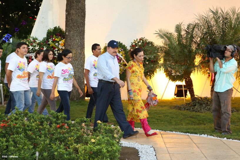 Daniel y Rosario conmemoran 39 aniversario del tránsito a la inmortalidad del Comandante Carlos Fonseca