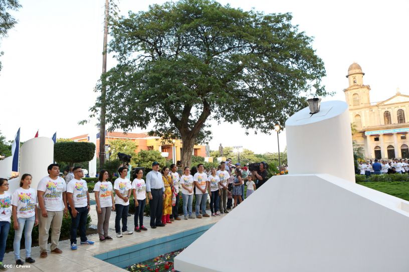 Daniel y Rosario conmemoran 39 aniversario del tránsito a la inmortalidad del Comandante Carlos Fonseca