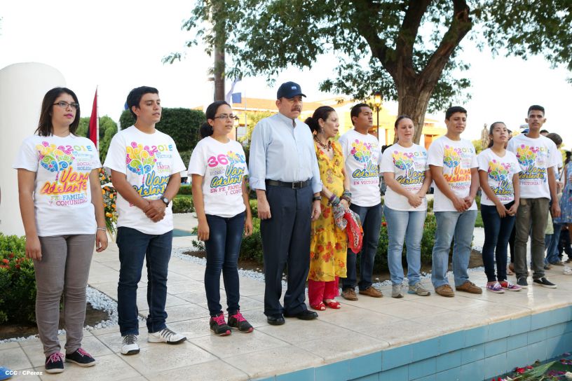 Daniel y Rosario conmemoran 39 aniversario del tránsito a la inmortalidad del Comandante Carlos Fonseca