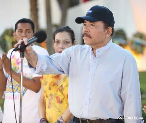 Daniel y Rosario conmemoran 39 aniversario del tránsito a la inmortalidad del Comandante Carlos Fonseca