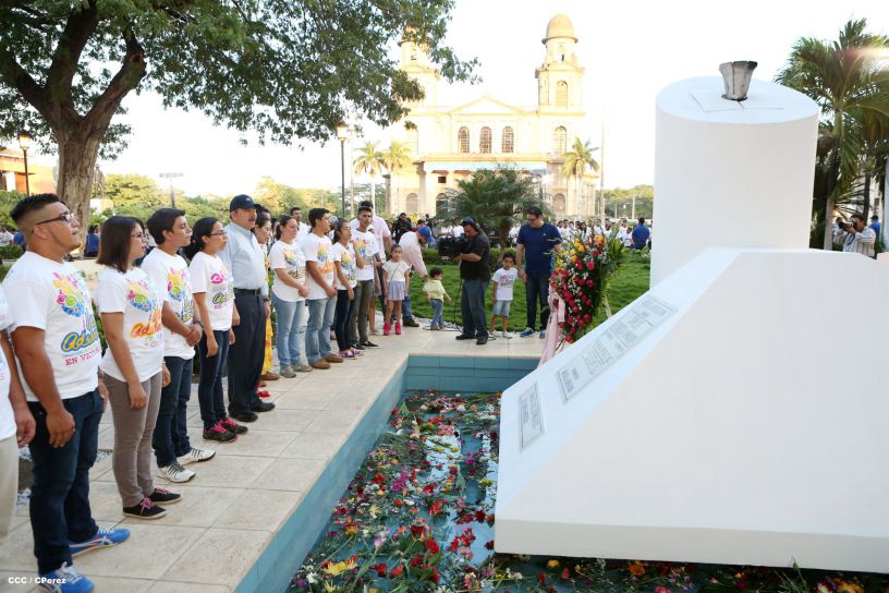 Daniel y Rosario conmemoran 39 aniversario del tránsito a la inmortalidad del Comandante Carlos Fonseca