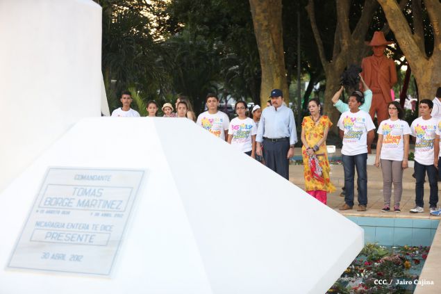 Daniel y Rosario conmemoran 39 aniversario del tránsito a la inmortalidad del Comandante Carlos Fonseca