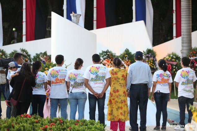 Daniel y Rosario conmemoran 39 aniversario del tránsito a la inmortalidad del Comandante Carlos Fonseca
