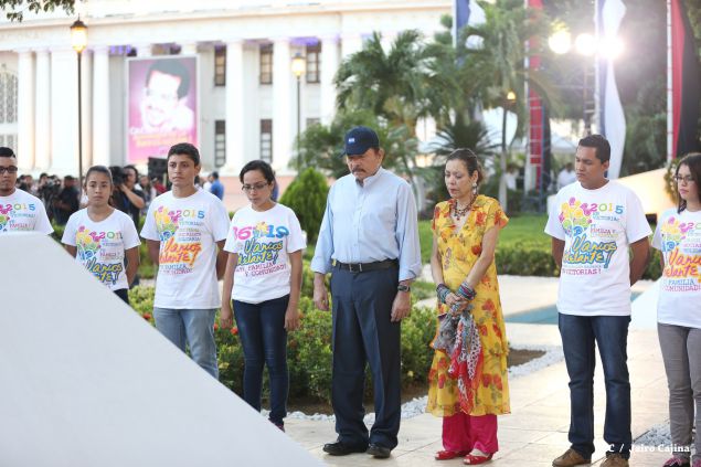 Daniel y Rosario conmemoran 39 aniversario del tránsito a la inmortalidad del Comandante Carlos Fonseca