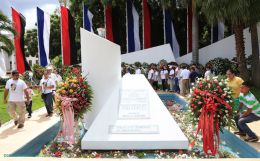Nicaragüenses continúan rindiendo tributo al Comandante Carlos Fonseca