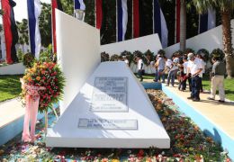 Nicaragüenses continúan rindiendo tributo al Comandante Carlos Fonseca