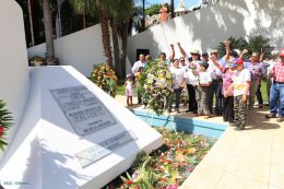 Nicaragüenses continúan rindiendo tributo al Comandante Carlos Fonseca