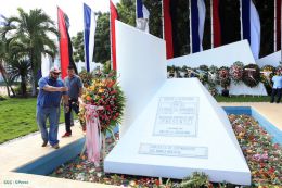 Nicaragüenses continúan rindiendo tributo al Comandante Carlos Fonseca