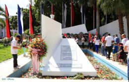 Nicaragüenses continúan rindiendo tributo al Comandante Carlos Fonseca