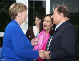 Daniel y Rosario reciben cartas credenciales de embajadores de Chile, Francia, EEUU y Palestina