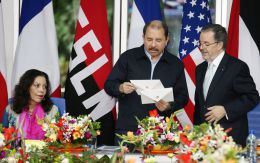 Daniel y Rosario reciben cartas credenciales de embajadores de Chile, Francia, EEUU y Palestina