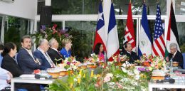 Daniel y Rosario reciben cartas credenciales de embajadores de Chile, Francia, EEUU y Palestina