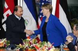 Daniel y Rosario reciben cartas credenciales de embajadores de Chile, Francia, EEUU y Palestina