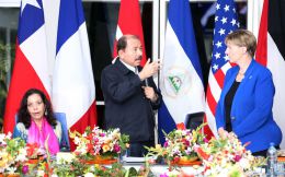 Daniel y Rosario reciben cartas credenciales de embajadores de Chile, Francia, EEUU y Palestina