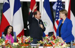 Daniel y Rosario reciben cartas credenciales de embajadores de Chile, Francia, EEUU y Palestina