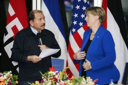 Daniel y Rosario reciben cartas credenciales de embajadores de Chile, Francia, EEUU y Palestina