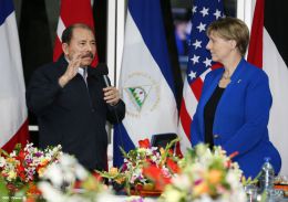 Daniel y Rosario reciben cartas credenciales de embajadores de Chile, Francia, EEUU y Palestina