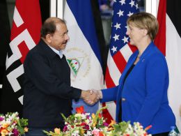 Daniel y Rosario reciben cartas credenciales de embajadores de Chile, Francia, EEUU y Palestina