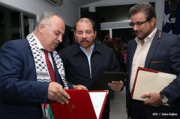 Daniel y Rosario reciben cartas credenciales de embajadores de Chile, Francia, EEUU y Palestina