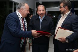 Daniel y Rosario reciben cartas credenciales de embajadores de Chile, Francia, EEUU y Palestina