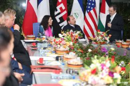 Daniel y Rosario reciben cartas credenciales de embajadores de Chile, Francia, EEUU y Palestina