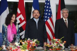 Daniel y Rosario reciben cartas credenciales de embajadores de Chile, Francia, EEUU y Palestina
