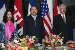 Daniel y Rosario reciben cartas credenciales de embajadores de Chile, Francia, EEUU y Palestina