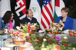 Daniel y Rosario reciben cartas credenciales de embajadores de Chile, Francia, EEUU y Palestina