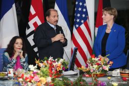 Daniel y Rosario reciben cartas credenciales de embajadores de Chile, Francia, EEUU y Palestina