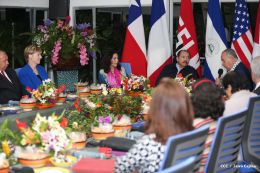 Daniel y Rosario reciben cartas credenciales de embajadores de Chile, Francia, EEUU y Palestina