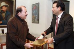 Presidente Daniel se reúne con presidente del Grupo Regional Aval