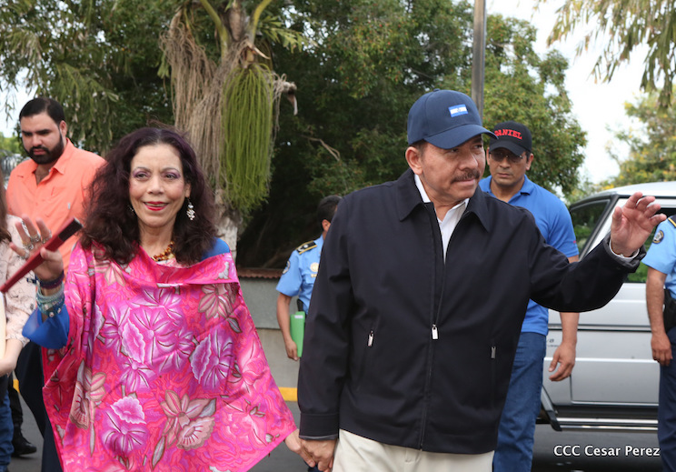 Inscripci&oacute;n de Daniel y Rosario como candidatos del FSLN