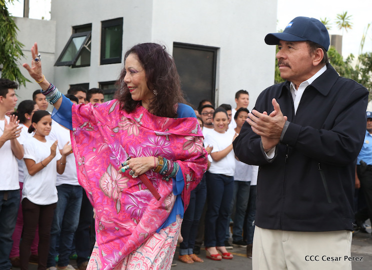 Inscripci&oacute;n de Daniel y Rosario como candidatos del FSLN