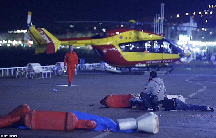 Decenas de muertas por atentado en Niza, Francia