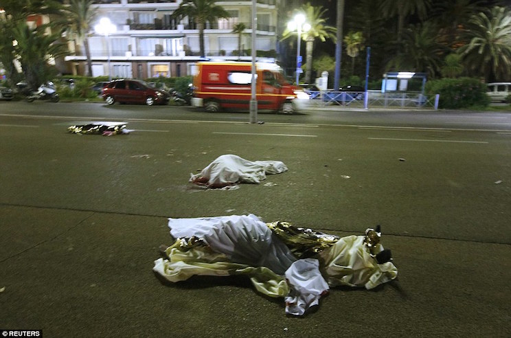 Decenas de muertas por atentado en Niza, Francia
