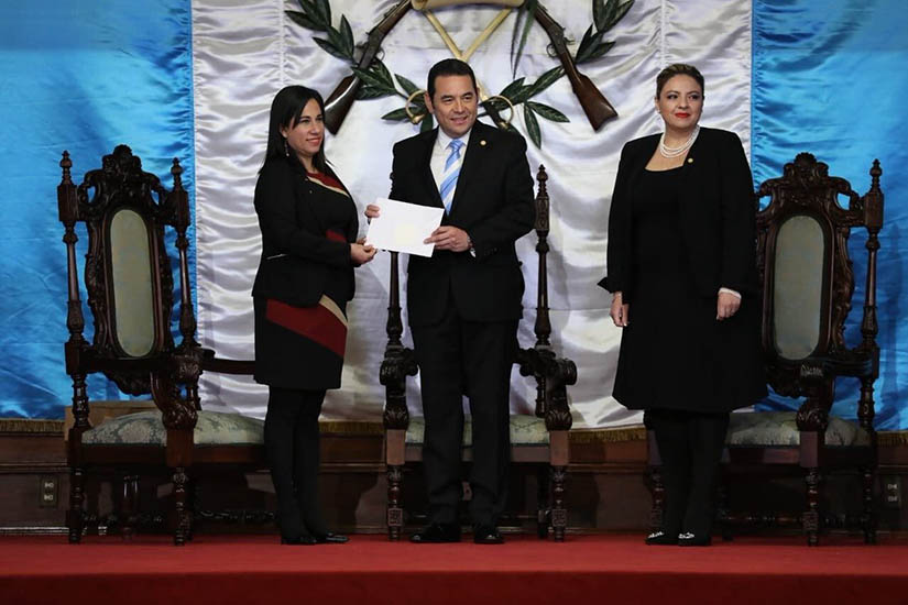 Embajadora Lilliam del Carmen M&eacute;ndez, presenta  cartas credenciales al Presidente de Guatemala