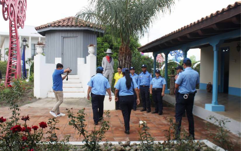 POLICIA