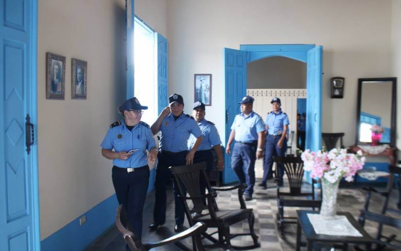 POLICIA