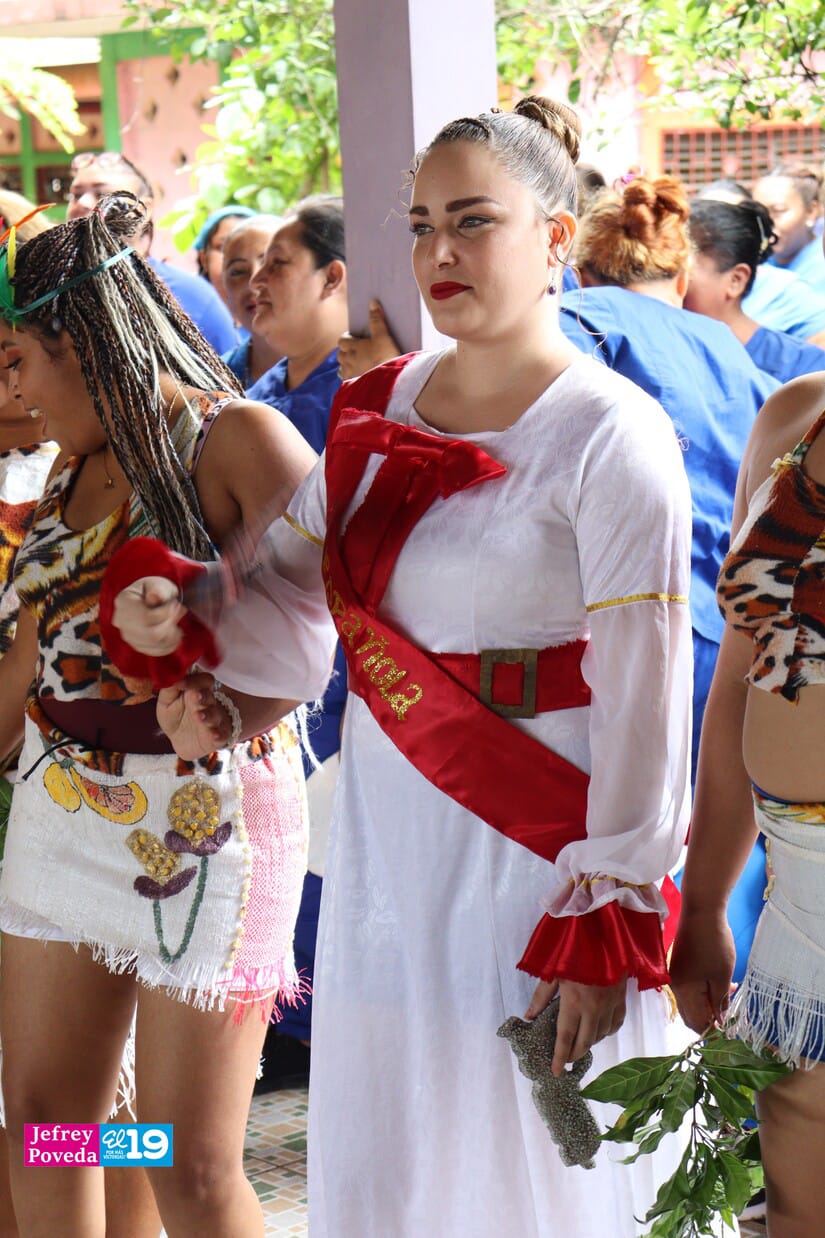 TRAJES8